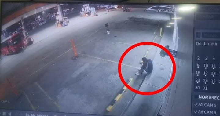 Extraña muerte a las afueras de una droguería en San Mateo