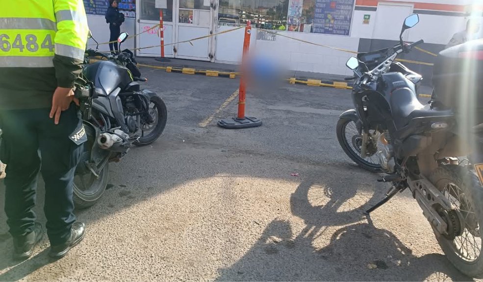 Extraña muerte a las afueras de una droguería en San Mateo