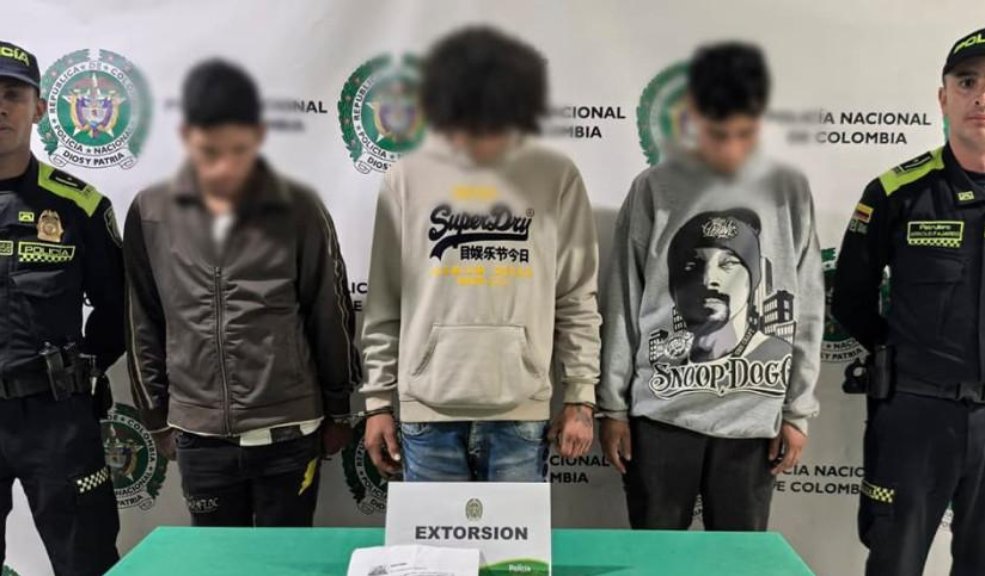 Capturan 4 sujetos que repartían panfletos extorsivos en Bogotá