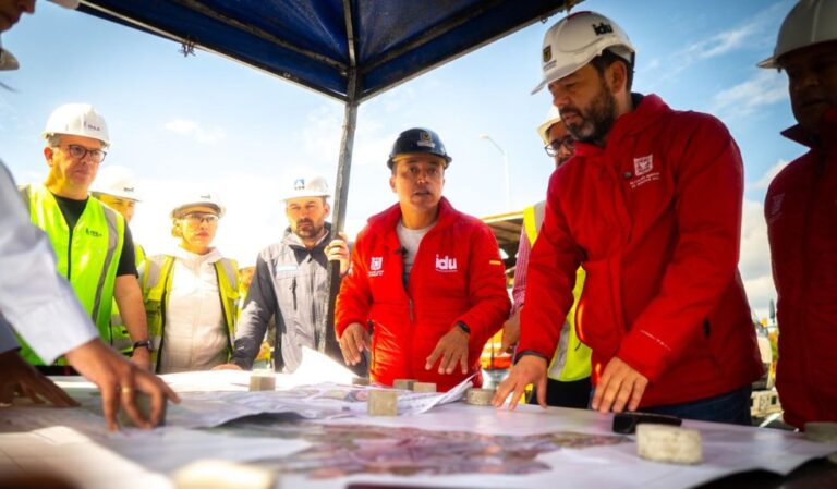 Alcalde Galán verifica avances en las obras de los puentes de la Calle 127 con Av. Boyacá