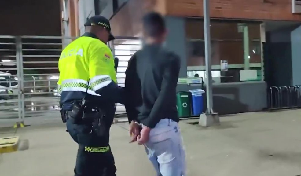 Capturan a ladrón de celulares en Transmilenio, ya había escapado varias veces de la Policía