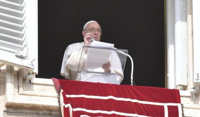 Primera aparición del papa Francisco tras 37 días de hospitalización
