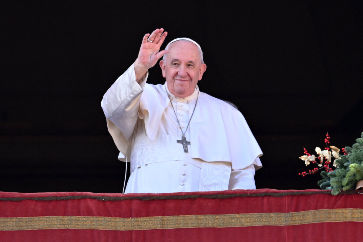 Monseñor Rueda viajará el miércoles al Vaticano como representante de Colombia El cardenal Rueda es el único representante de Colombia que estará presente en el conclave para la elección del nuevo papa y las exequias de Francisco.