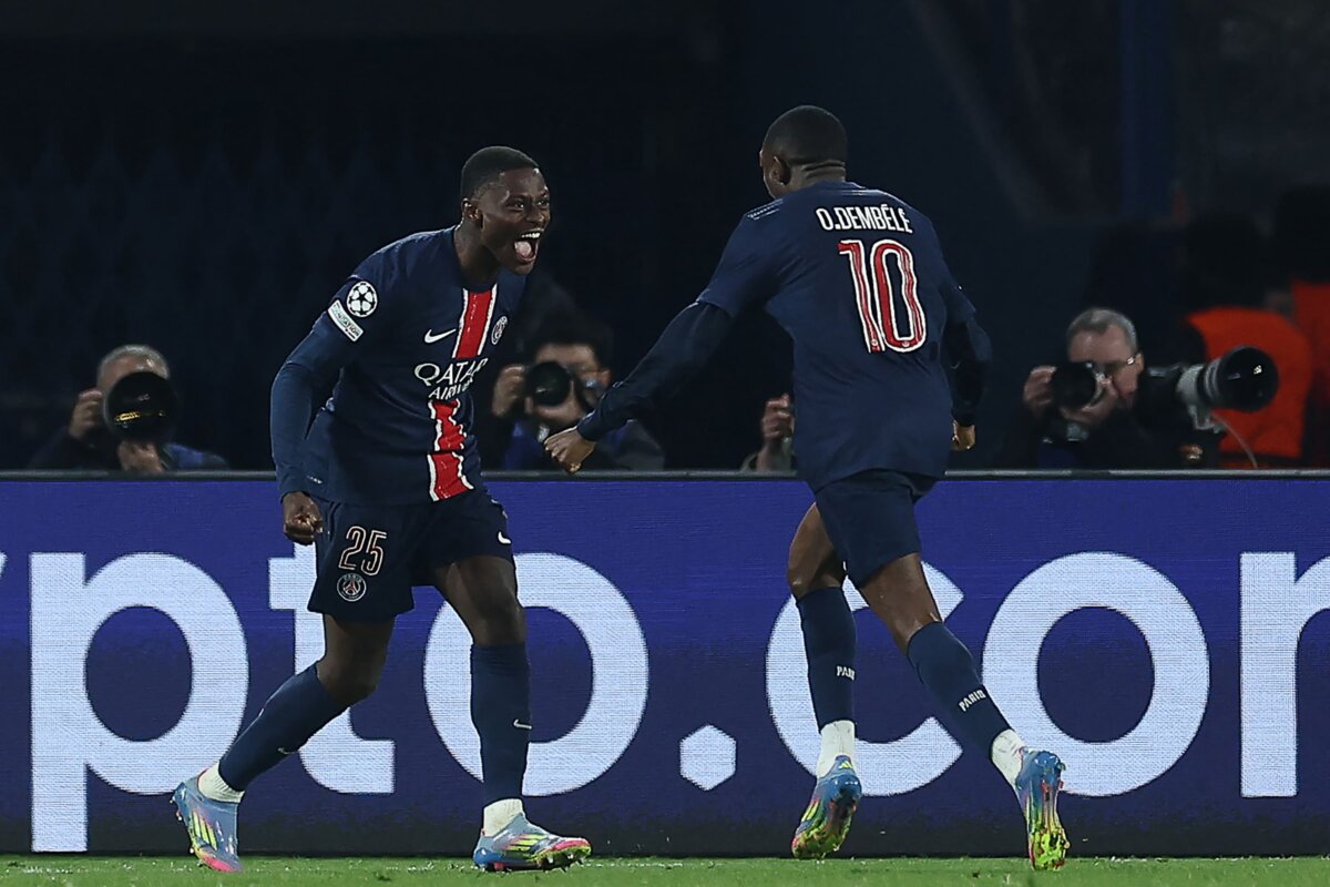 París Saint Germain visita la cancha del Aston Villa con una ventaja de 2 goles en el marcador.