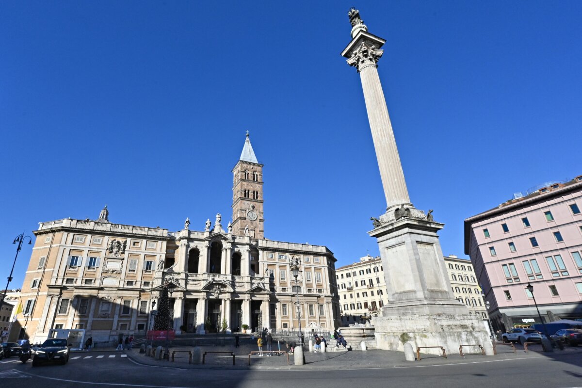 La Basílica de Santa María Mayor será la última morada del papa en el centro de Roma En la Basílica de Santa María Mayor será inhumado el papa Francisco. Antes de eso, su cuerpo será llevado a la capilla de la residencia de Santa Marta.