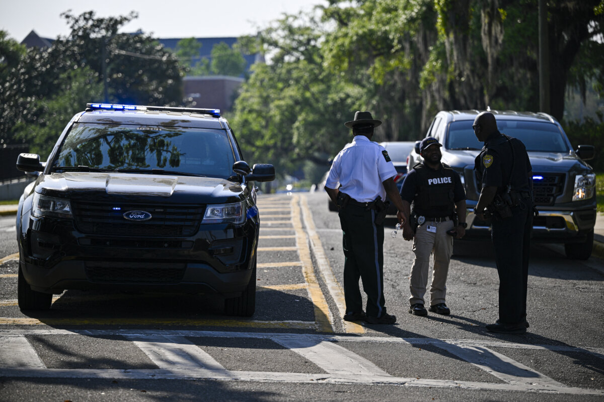 Dos fallecidos y seis heridos deja tiroteo en una universidad de Florida, Estados Unidos Dos personas fallecieron tras un tiroteo este jueves en la Universidad Estatal de Florida, en el sur de Estados Unidos, informaron las autoridades. Hubo también seis heridos, incluido el autor del hecho.