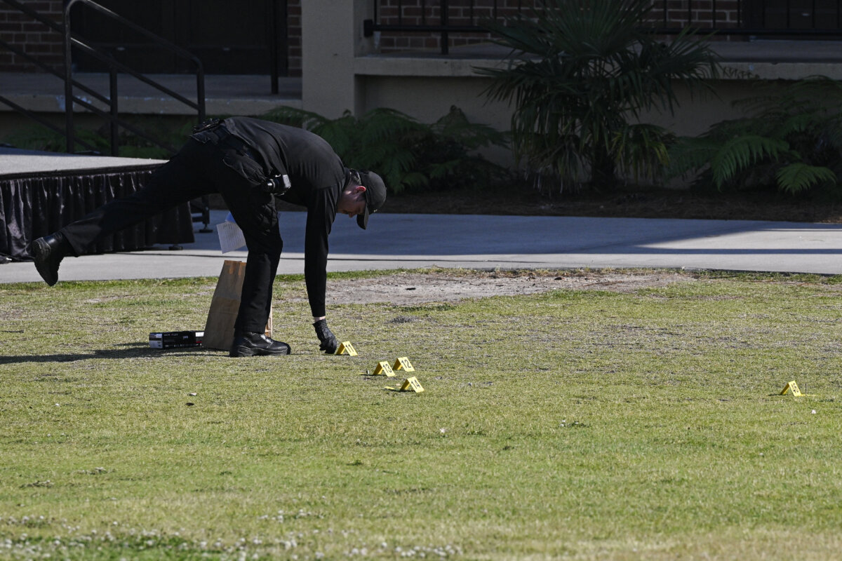Dos fallecidos y seis heridos deja tiroteo en una universidad de Florida, Estados Unidos Dos personas fallecieron tras un tiroteo este jueves en la Universidad Estatal de Florida, en el sur de Estados Unidos, informaron las autoridades. Hubo también seis heridos, incluido el autor del hecho.