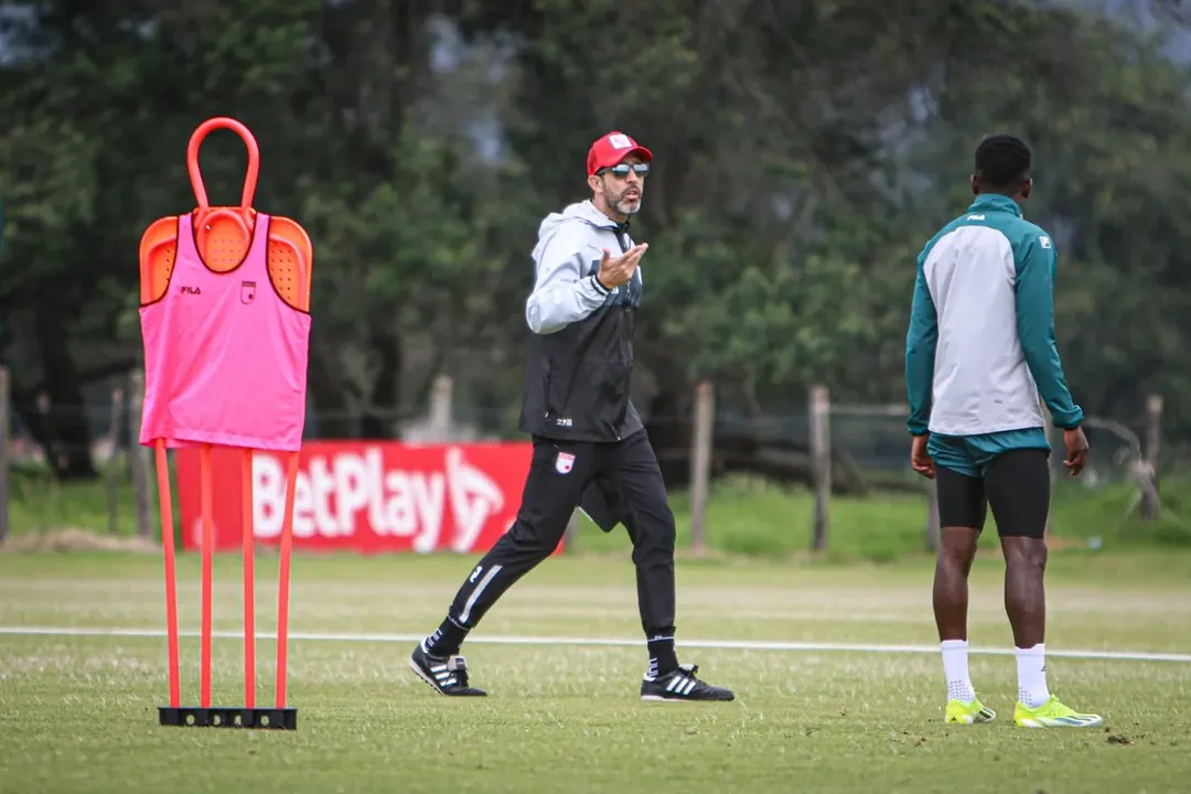 "Vamos a hacer un Santa Fe competitivo y que juegue como todos queremos", Jorge Bava Con la llegada de la visa de trabajo, del uruguayo, Jorge Bava, Santa Fe tendrá este viernes, ante Pasto (7:00 p.m.), por la fecha 12 de la Liga, después de un poco más de un mes, un técnico en propiedad.