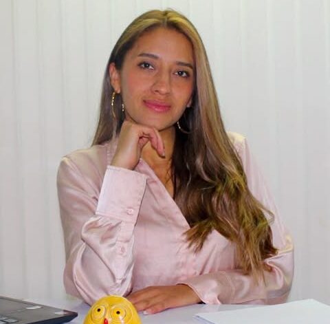 Lo que dice la psicología sobre Adriana Díaz, la mujer con presunta esquizofrenia Consultamos a una psicóloga sobre el caso de Adriana Díaz, pues la mujer con presunta esquizofrenia ha comenzado a preocupar a la comunidad bogotana.