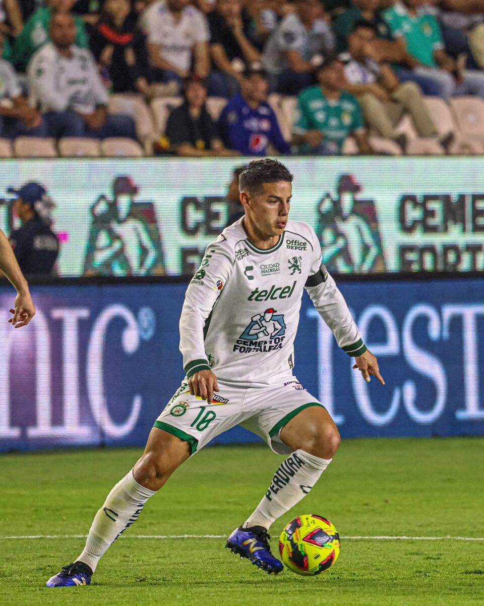 James registra 2 goles y 5 asistencias en 15 juego con el León. 