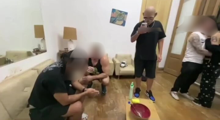 Cayó la banda 'Caza Violines' que secuestraban y torturaban a presuntos pedófilos El grupo de los 'Caza Violines' grababan todo y lo transmitían en vivo, donde alcanzaban millones de visualizaciones.