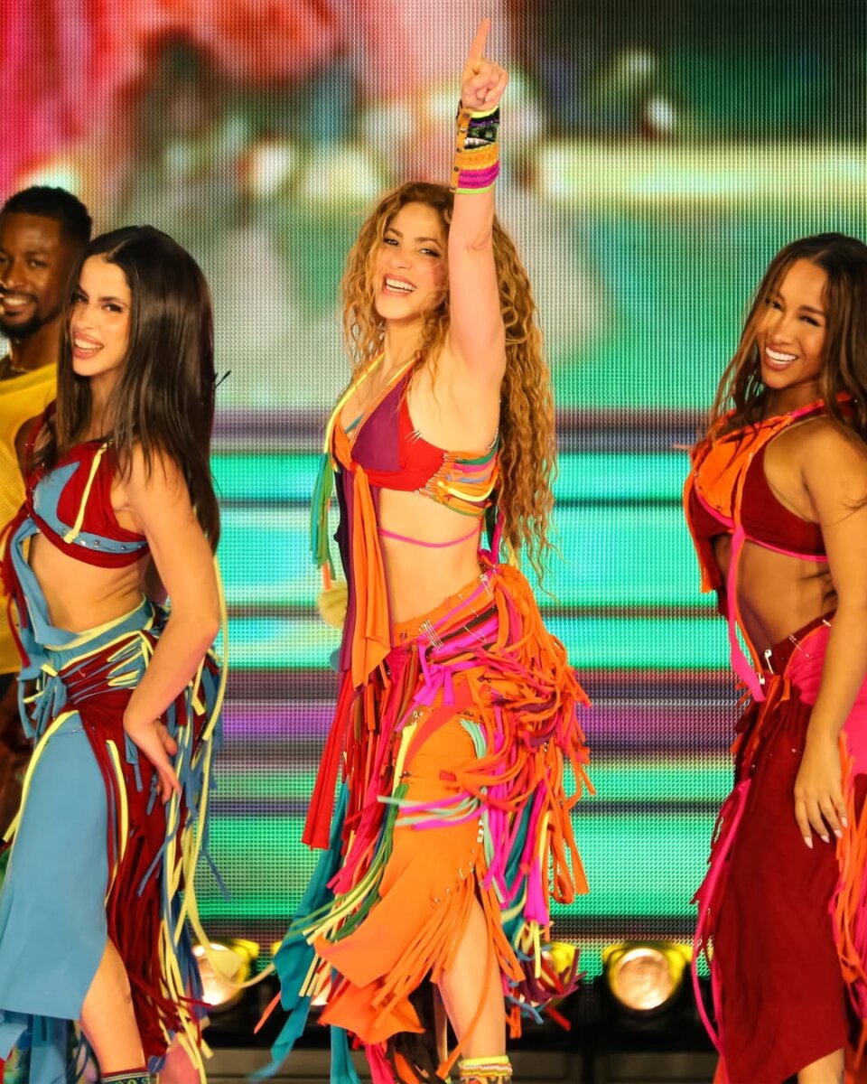 Controversia por nueva estatua de cera de Shakira, ¿se parece a la artista? 3 Controversia por nueva estatua de cera de Shakira, ¿se parece a la artista? La figura fue presentada durante un evento especial con la presencia de distintas personalidades del medio artístico.