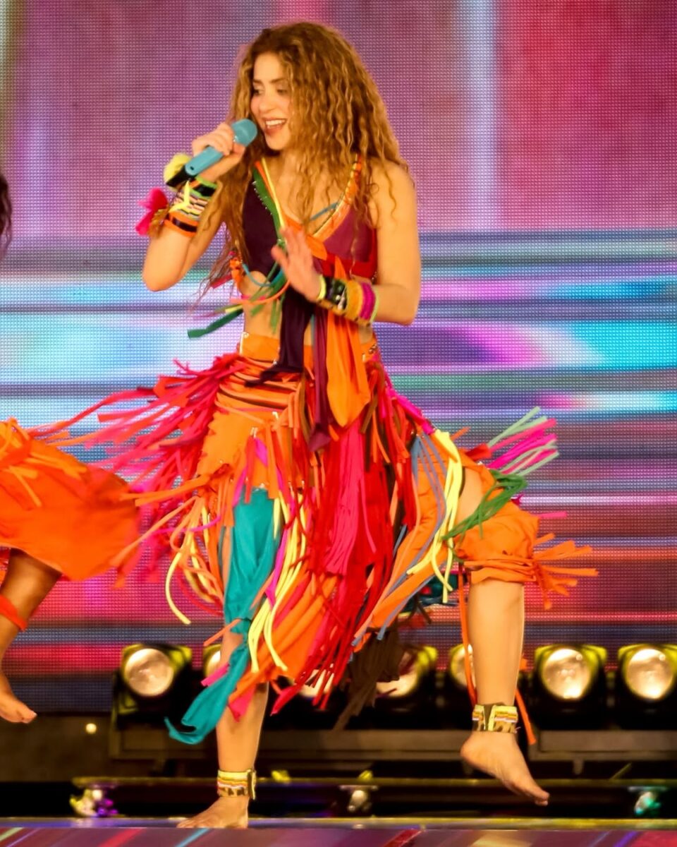 Controversia por nueva estatua de cera de Shakira, ¿se parece a la artista? 2 Controversia por nueva estatua de cera de Shakira, ¿se parece a la artista? La figura fue presentada durante un evento especial con la presencia de distintas personalidades del medio artístico.