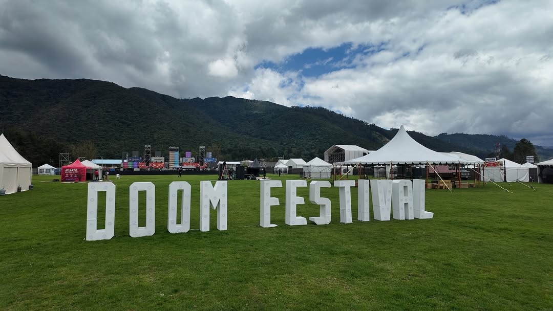 Una persona falleció durante el festival de música electrónica Doom en Bogotá 1 Una persona falleció durante el festival de música electrónica Doom en Bogotá