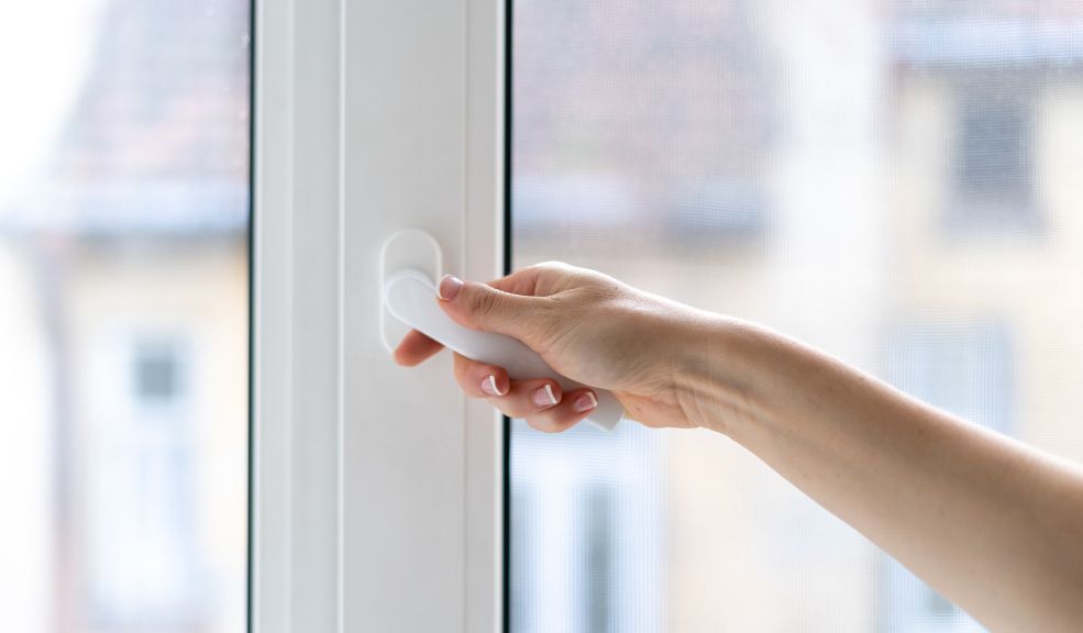 ¿Dejará la casa sola por irse de viaje en Semana Santa? Siga estos consejos Los delincuentes aprovechan que las casas están solas para entrar y robar. Por eso es importante prevenir y tomar medidas, para así evitar dolores de cabeza en el viaje.