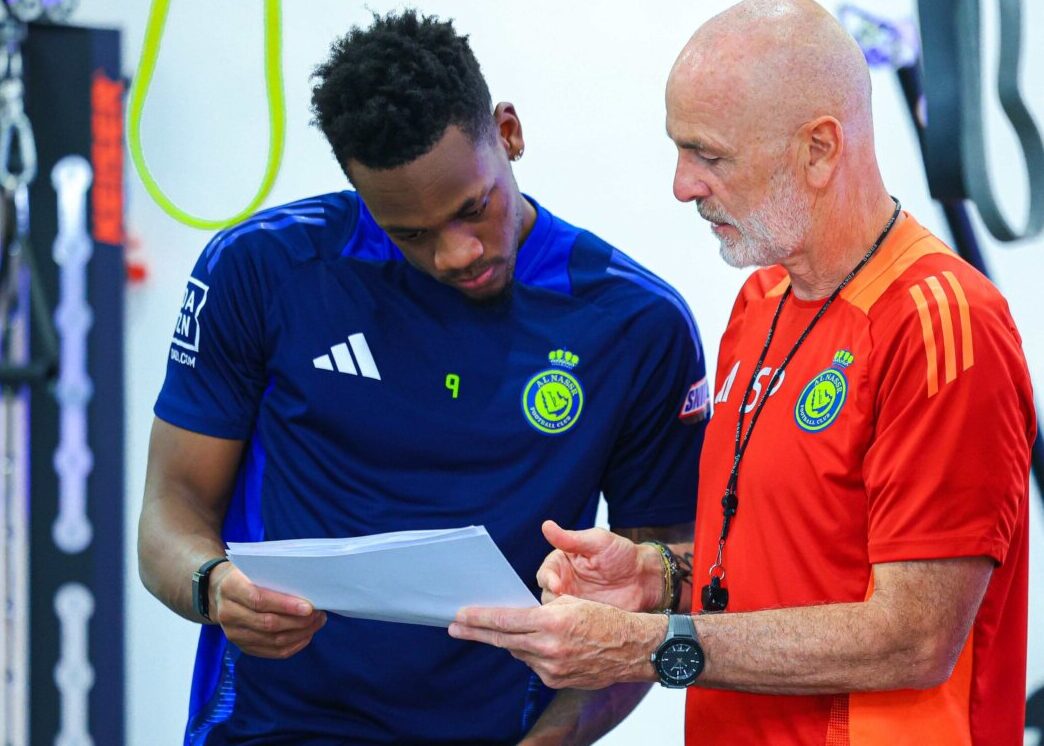 El técnico del Al Nassr respaldó a Durán, pese a que el colombiano es blanco de críticas 2 El técnico del Al Nassr respaldó a Durán, pese a que el colombiano es blanco de críticas El italiano Stefano Pioli, entrenador del Al Nassr de Arabia Saudita, se refirió al rendimiento del atacante colombiano, quien no pasa por un buen momento. Esto fue lo que dijo.