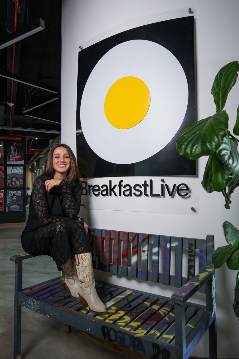 Andrea Valencia es la nueva gerente de la promotora de eventos Breakfast Live 2 Andrea Valencia es la nueva gerente de la promotora de eventos Breakfast Live Andrea Valencia es la nueva gerente de la promotora que trae los mejores conciertos a Colombia.