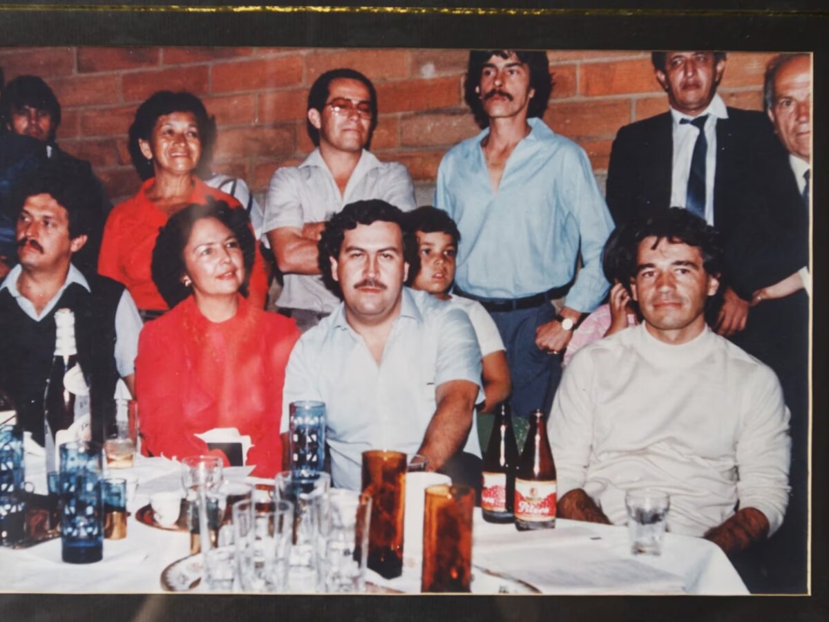 Carlos Lehder le da la cara a un doloroso pasado Tras haber pasado buena parte de su vida en las condiciones extremas de una cárcel gringa y con 75 años encima, Lehder asegura que es pobre.