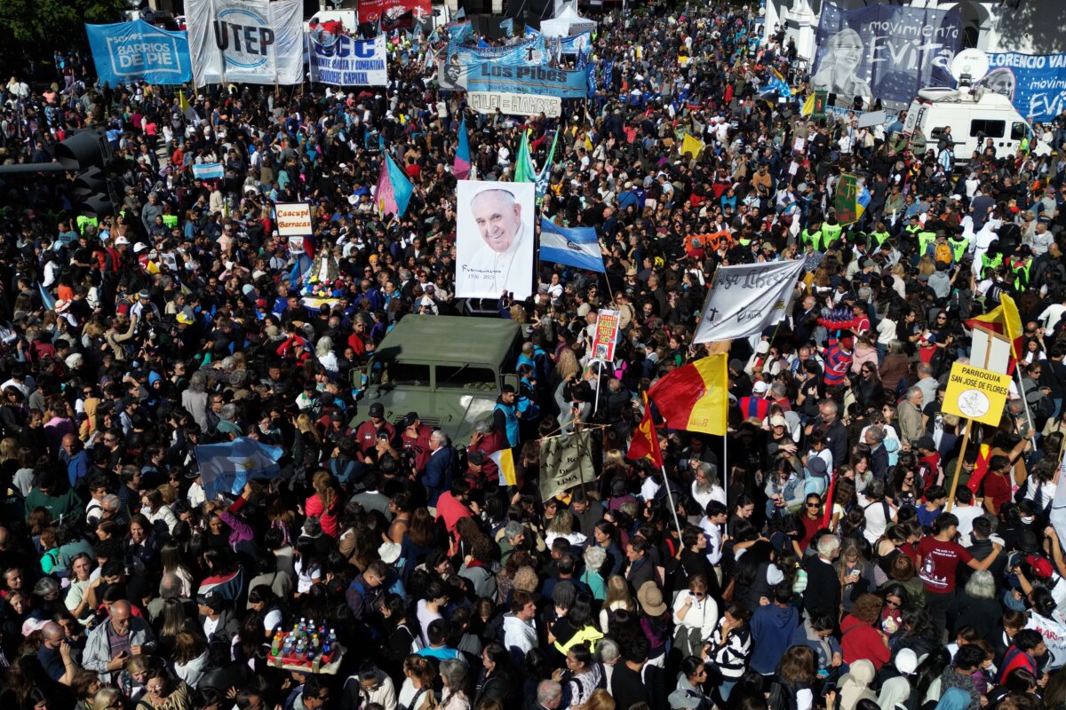 Así fue la emotiva despedida de Argentina al Papa Francisco 2 Así fue la emotiva despedida de Argentina al Papa Francisco