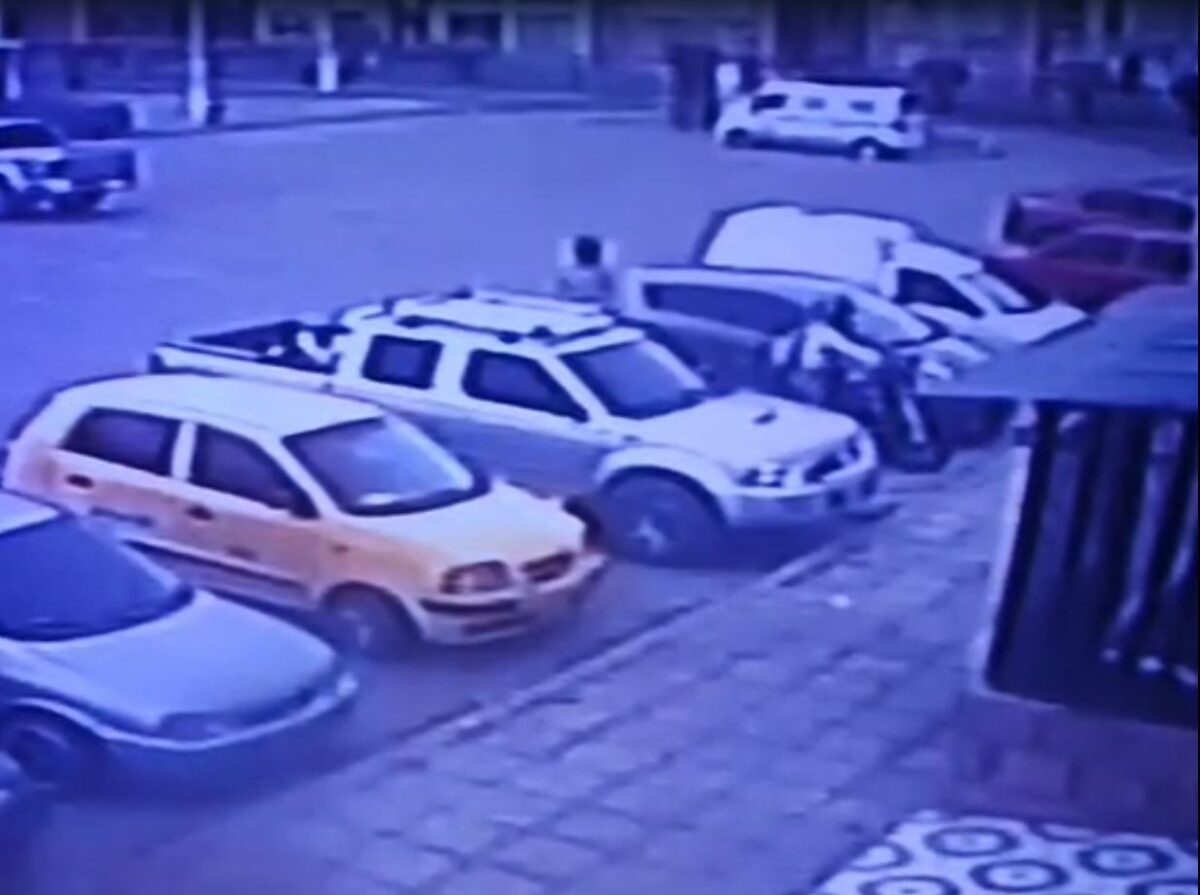Ataque en Soacha: Mujer apuñala a joven en el rostro y huye
