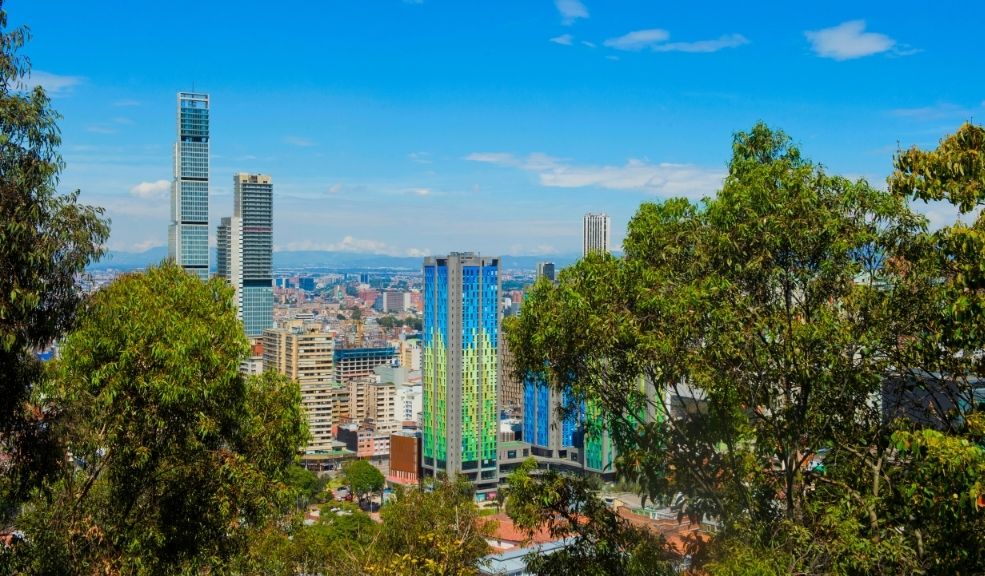 Bogotá da la bienvenida al turismo con 15 Puntos de Información 2 Bogotá da la bienvenida al turismo con 15 Puntos de Información Con el objetivo de ofrecer una experiencia segura, organizada y enriquecedora a quienes visitan la capital, Bogotá ha reforzado su estrategia de atención al turista con una red de más de 15 Puntos de Información Turística