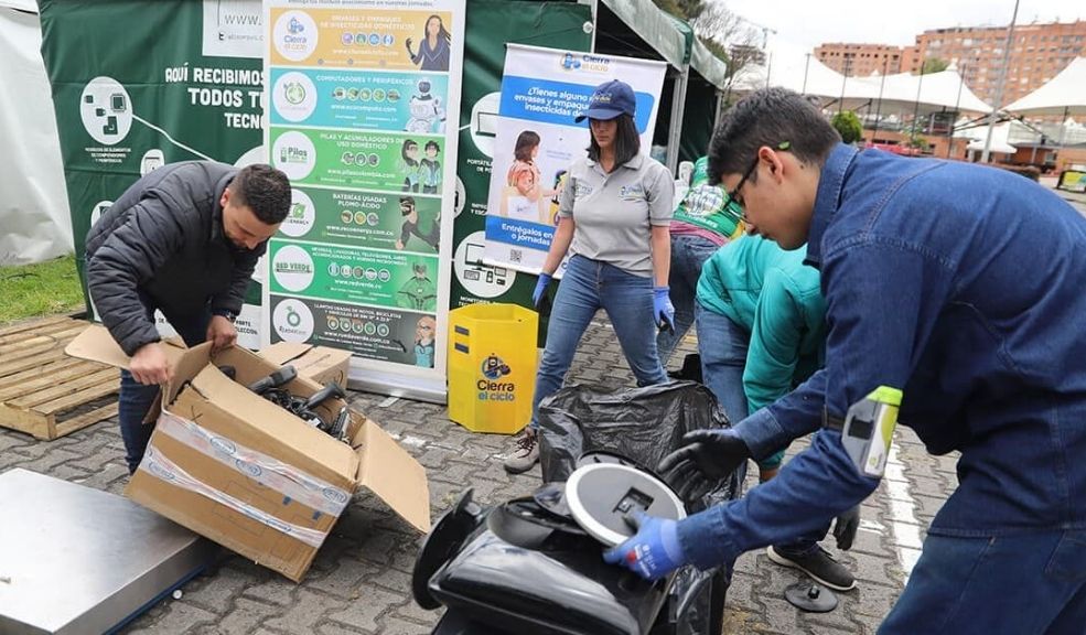 Bogotá realizará la primera Reciclatón del 2025 el 28 y 29 de mayo La Alcaldía de Bogotá, a través de la Secretaría de Ambiente, invita a todos los ciudadanos a participar en la primera jornada de Reciclatón 2025, que se llevará a cabo los días 28 y 29 de mayo en distintos puntos de la ciudad.