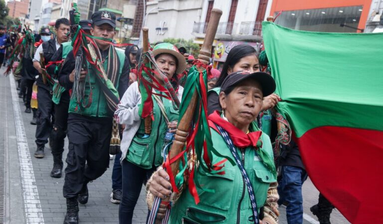 Entre 15 y 20 mil indígenas llegarán a Bogotá para participar en las manifestaciones del 1 de mayo, apoyando la consulta popular del presidente Petro.