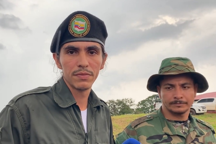 La historia de alias 'Calarcá', el jefe de las disidencias que desata el terror en el país Conozca la historia de cómo alias 'Calarcá' pasó de ser un joven reclutado por las Farc a convertirse en el jefe de las disidencias de este grupo subversivo y sembrar el terror en el país.