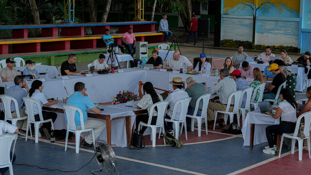 Gobierno no prorrogará acuerdo de cese al fuego con las disidencias de 'Calarcá' Aunque habían acercamientos para extender el cese al fuego entre el Gobierno y las disidencias de las Farc conocidas como Estado Mayor de los Bloques y Frente (EMBF), al mando de alias 'Calarcá', el presidente Gustavo Petro decidió no prorrogarlo ni un día más.