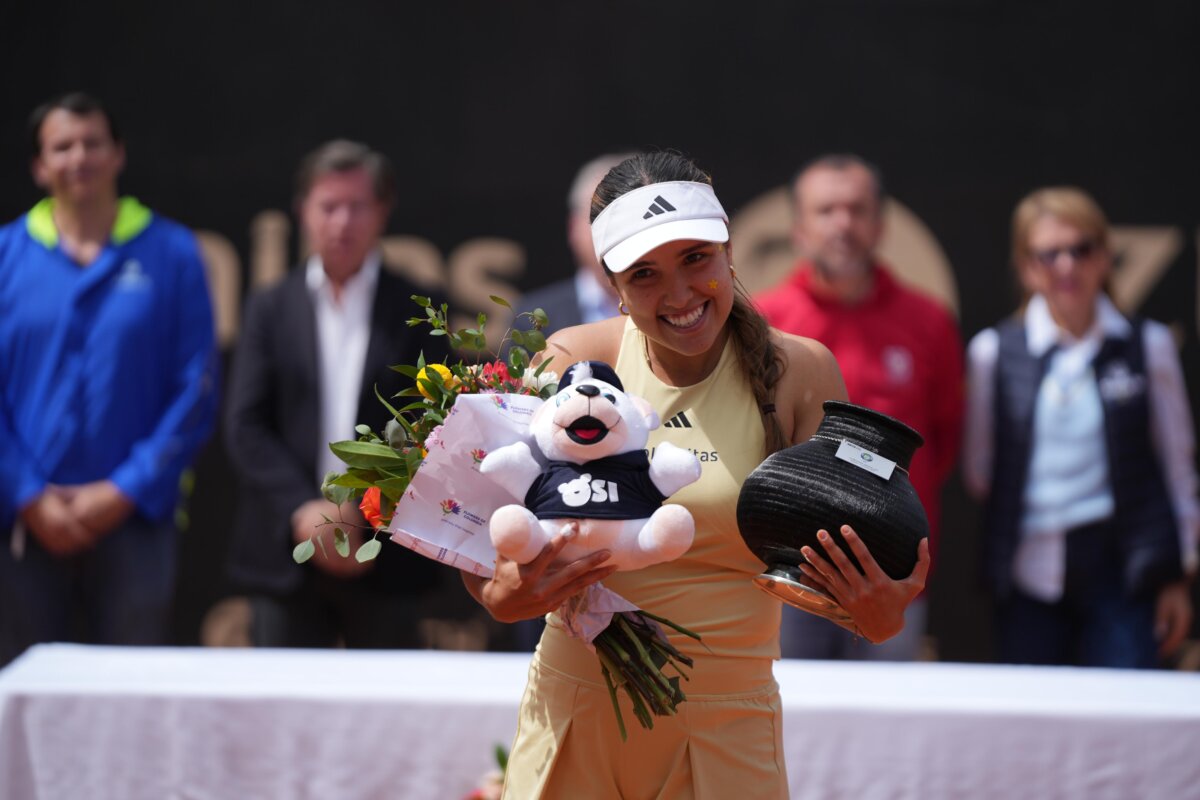 ¡Camila Osorio, tricampeona de la Copa Colsanitas! 2 Este fue el tercer título WTA 250 de la Copa Colsanitas de Camila Osorio
