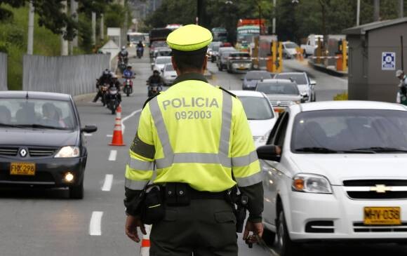 MinTransporte despliega plan operativo para garantizar la movilidad en Semana Santa 1 MinTransporte despliega plan operativo para garantizar la movilidad en Semana Santa El Ministerio de Transporte y sus entidades adscritas desplegaron un plan operativo robusto que garantiza la movilidad fluida y controlada en las diferentes vías, terminales, aeropuertos, cuerpos de agua y sistemas de transporte de todo el país.
