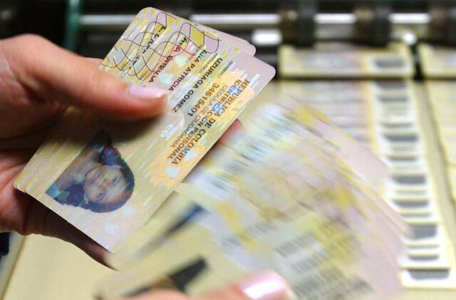 Investigan más de 100 cédulas de ciudadanía por suplantación de identidad A un año de las elecciones presidenciales del 2026, la Registraduría anunció la investigación de más de 100 cédulas por una presunta suplantación de entidad.