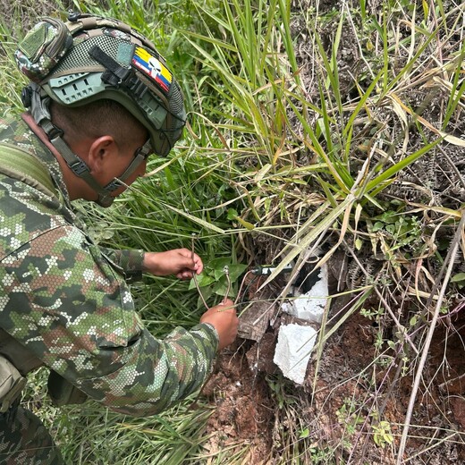 Desactivan más de 100 kilos de explosivos en el cañón de Micay 