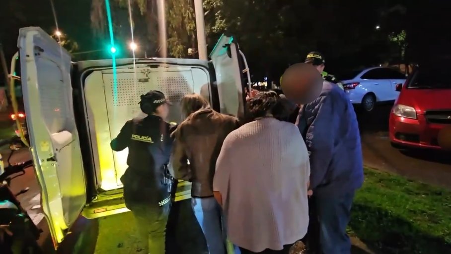 Cuatro capturados por hurtar más de 4 millones con 'tarjetazo' en Teusaquillo 3 Cuatro capturados por hurtar más de 4 millones con 'tarjetazo' en Teusaquillo