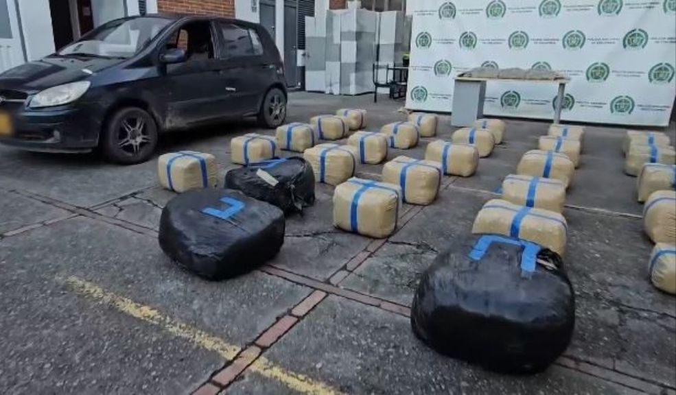 Capturan-a-mujer-con-mas-de-300-kilos-de-marihuana-en-parqueadero-del-SITP