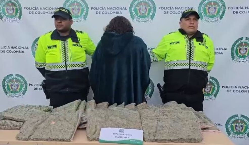 Capturan-a-mujer-con-mas-de-300-kilos-de-marihuana-en-parqueadero-del-SITP