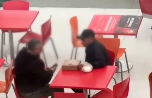 Capturan a sujeto que se hacía pasar por guerrillero para extorsionar Un hombre fue capturado por extorsionar a un comerciante. Exigía $50 millones haciéndose pasar por miembro de las FARC.