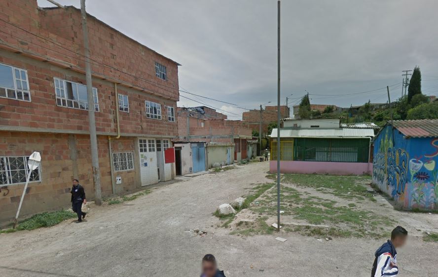 Celos y muerte en Ciudad Bolívar: mujer y su expareja mueren en ataque con arma blanca Un presunto ataque de celos en una invasión en Ciudad Bolívar dejó una mujer muerta a manos de su expareja, quien a su vez fue asesinado por la actual pareja de la víctima.