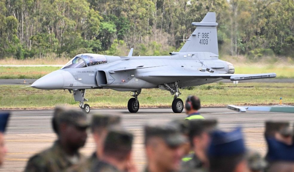 Colombia tendrá nuevos aviones de combate El reemplazo de los Kfir era “inaplazable”, resaltó ayer el ministro de Defensa, Pedro Sánchez, en una rueda de prensa en la que participó el segundo comandante de la Fuerza Aérea, el general Carlos Fernando Silva.