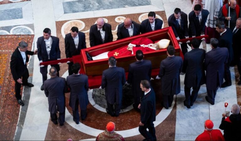 Delegación colombiana viajará al Vaticano para las honras fúnebres del Papa Francisco