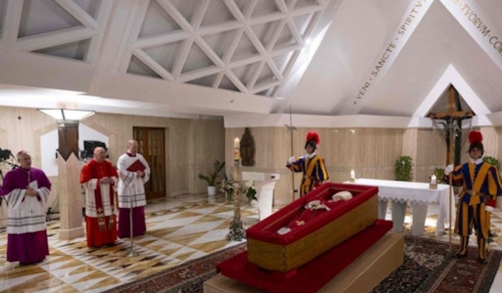 Detalles sobre el sepelio del papa Francisco 2 Detalles sobre el sepelio del papa Francisco La voluntad del papa Francisco fue no ser sepultado en la solemne basílica de San Pedro ni en las tradicionales Grutas Vaticanas, sino que, inspirado por la humildad.