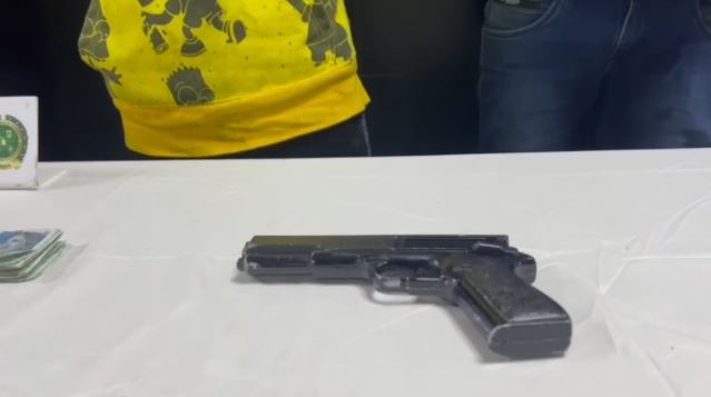 Duro golpe al microtráfico en Bosa y Barrios Unidos: 5 personas capturadas Los cinco capturados fueron dejados a disposición de la autoridad competente y un juez les impuso medida de aseguramiento por el delito de tráfico, fabricación o porte de estupefacientes.