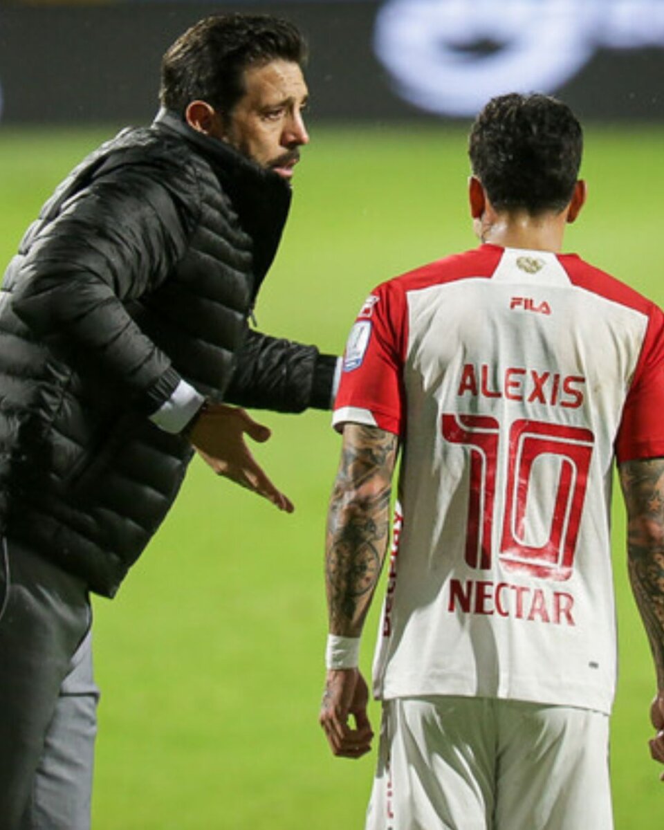 Santa Fe no despega bajo el mando de Jorge Bava: perdió con La Equidad en Techo 2 Santa Fe no despega bajo el mando de Jorge Bava: perdió con La Equidad en Techo Santa Fe vive una difícil situación en la Liga. El conjunto 'Cardenal' perdió una posibilidad valiosa de convertirse en líder de la Liga al perder 2-1 con La Equidad.