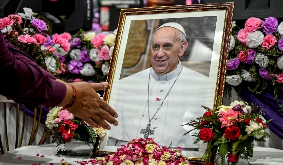 El papa Francisco quería un sepulcro "sencillo", según su testamento. Así será su funeral Francisco, el papa que falleció este lunes a los 88 años, tuvo claro cómo quería que fuera su funeral. Dejó un testamento en el que dio detalles al respecto. Aquí se los contamos.