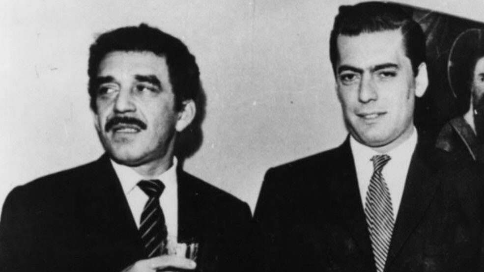 La noche en que Mario Vargas Llosa le pegó un puño a Gabriel García Márquez 4 La noche en que Mario Vargas Llosa le pegó un puño a Gabriel García Márquez Uno de los hechos más polémicos en la vida de Mario Vargas Llosa (escritor peruano que falleció a los 89 años) fue la vez que le pegó a su colega y también Nobel de Literatura, Gabriel García Márquez, poniendo fin a su amistad. Esta es la historia.