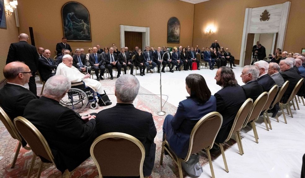 El papa recibió y agradeció al personal del hospital donde fue atendido 1 El papa recibió y agradeció al personal del hospital donde fue atendido El papa Francisco recibió este miércoles al personal del hospital de Roma donde fue tratado durante 38 días por una doble neumonía que lo llevó al borde de la muerte, anunció el Vaticano.