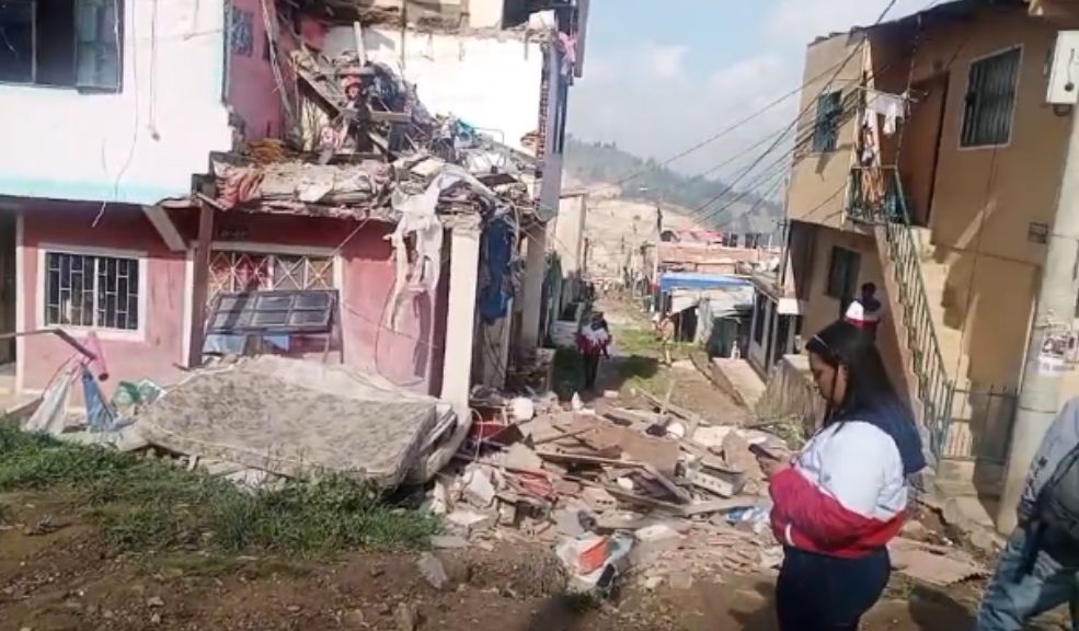 Emergencia en Soacha: vivienda se derrumba y deja 3 heridos Las autoridades atendieron el derrumbe de una vivienda en el sector de Los Pinos, en Soacha. Este es el reporte.