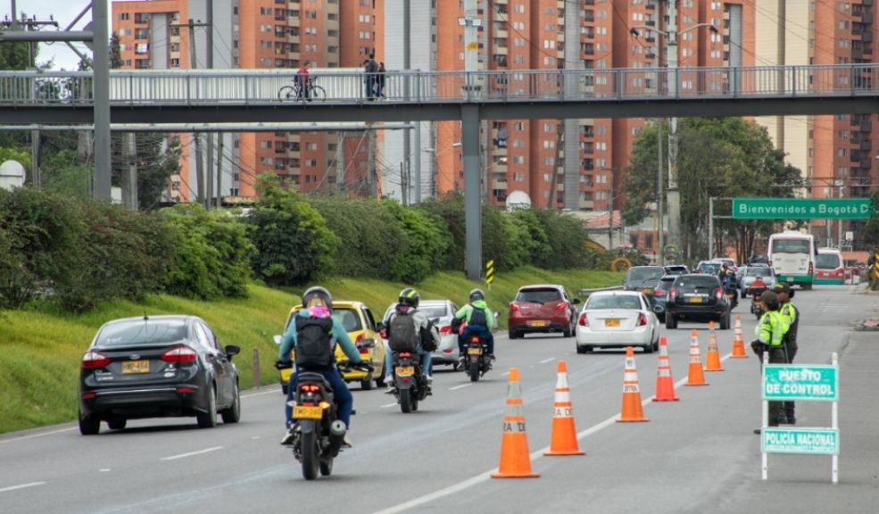 En Semana Santa, priorice la seguridad de niñas, niños y adolescentes en las vías 1 En Semana Santa, priorice la seguridad de niñas, niños y adolescentes en las vías En Colombia, el 89% de los menores que viajan en vehículos no cuentan con la protección adecuada, quedando expuestos a riesgos significativos en caso de siniestro vial.