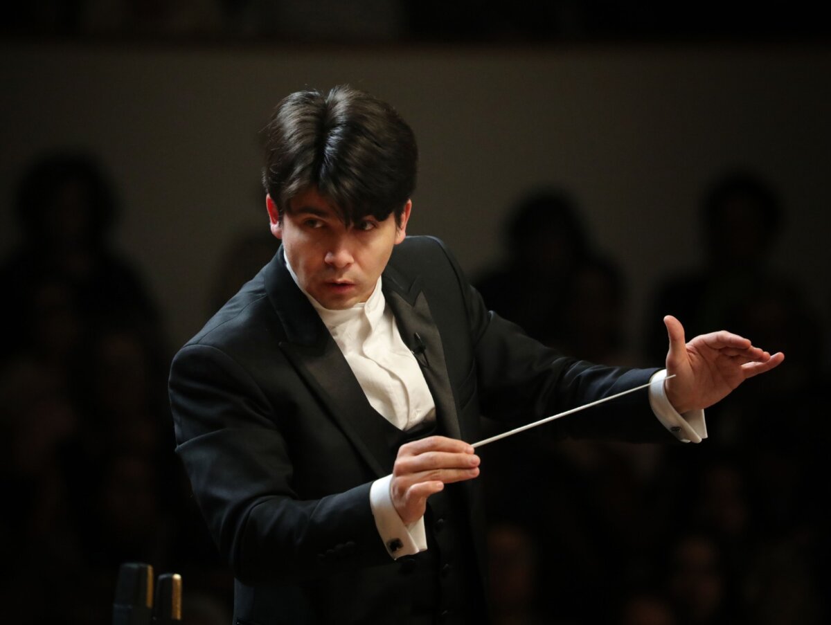 La Filarmónica de Bogotá tendrá una nueva serie de conciertos en el León de Greiff 2 La Filarmónica de Bogotá tendrá una nueva serie de conciertos en el León de Greiff Este sábado, con entrada libre en el coliseo León de Greiff, la Filarmónica de Bogotá estrenará un repertorio inspirado en tres reconocidos autores, dos de ellos latinoamericanos.