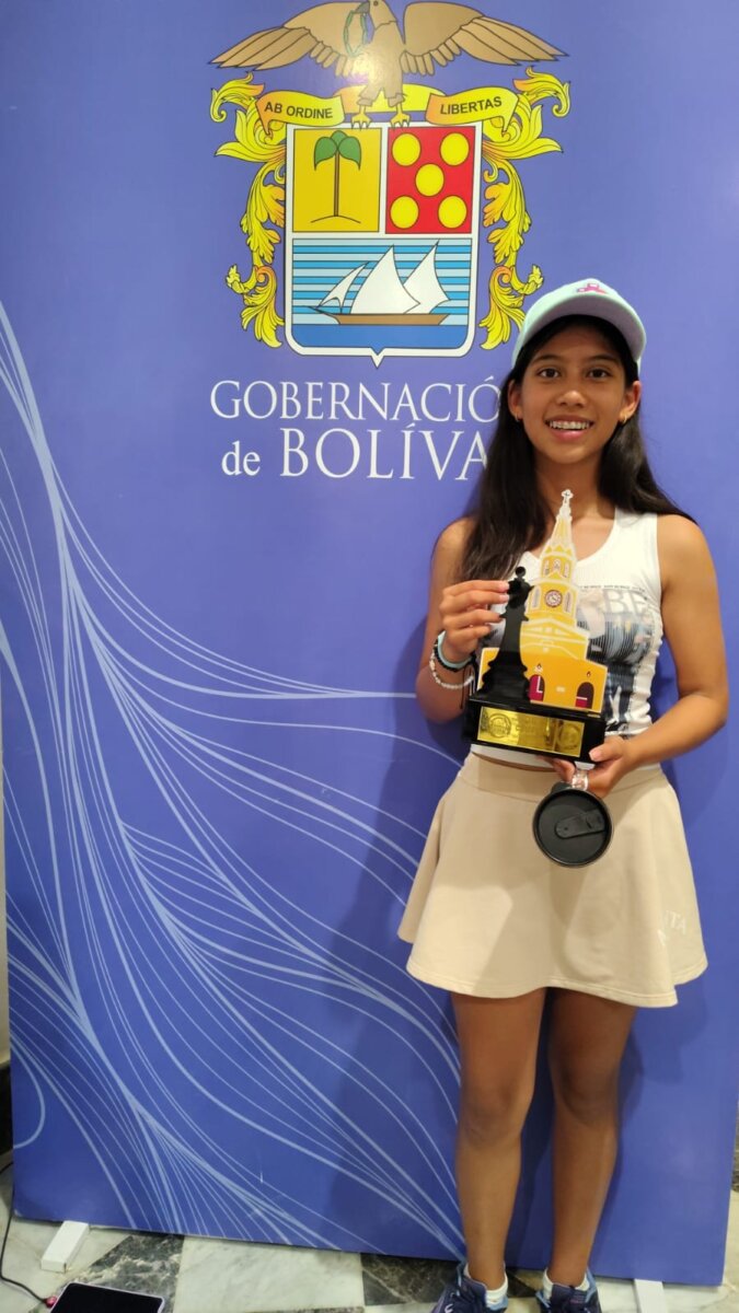Soacha tiene su maestra en ajedrez A sus 13 años Juliana Leguizamo ha encontrado en el ajedrez una pasión y un talento que le han dado la posibilidad de sobrepasar fronteras. Luego de destacar en varios Torneos a nivel Nacional, Juliana, en el segundo semestre de este año (del 30 de agosto al 5 de septiembre), representará a Colombia en un Panamericano Escolar de ajedrez en Brasil.